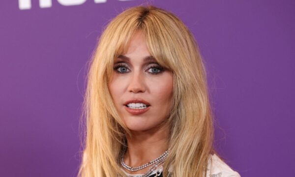 Hot Honey Blonde: Το «καυτό» ξανθό που θα κυριαρχήσει το καλοκαίρι