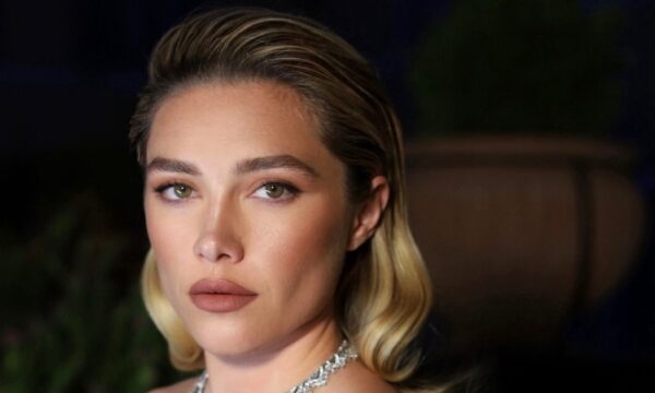 Το μακιγιάζ της Florence Pugh έχει χρώματα ηλιοβασιλέματος και μας φέρνει πιο κοντά στο καλοκαίρι