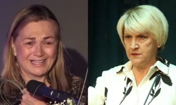 Καίτη Κωνσταντίνου: Συγκλονίστηκε η αδελφή της στην εκδήλωση για τον ένα χρόνο από την απώλειά της – «Δεν άντεχα να τη βλέπω στην οθόνη»