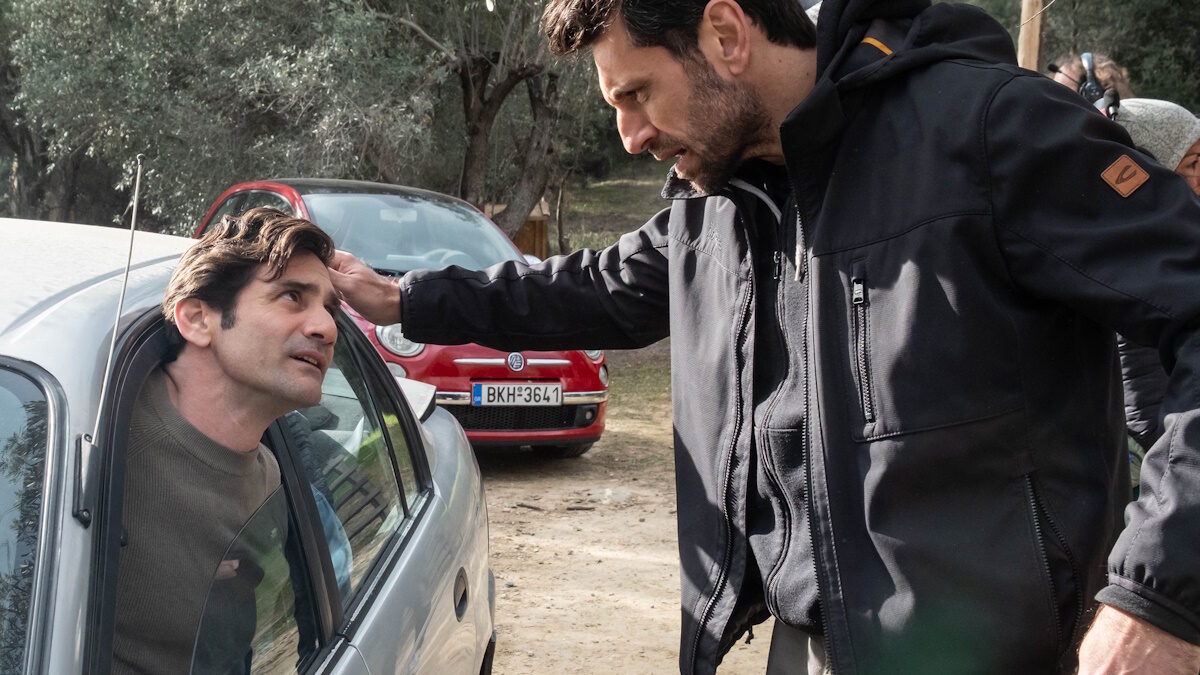 «Κάμπινγκ»: Παρασκήνια από την επίσημη φωτογράφιση των ηθοποιών