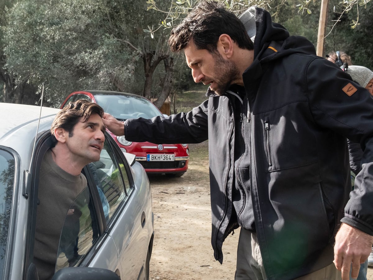 «Κάμπινγκ»: Παρασκήνια από την επίσημη φωτογράφιση των ηθοποιών