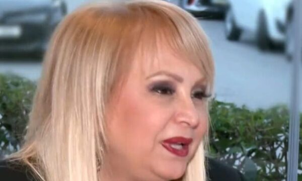 Τέτα Καμπουρέλη: «Στον γάμο μας με τον Βασίλη Γκουρούση υπήρχε τρίτο άτομο, το ανακάλυψα από την τηλεόραση»
