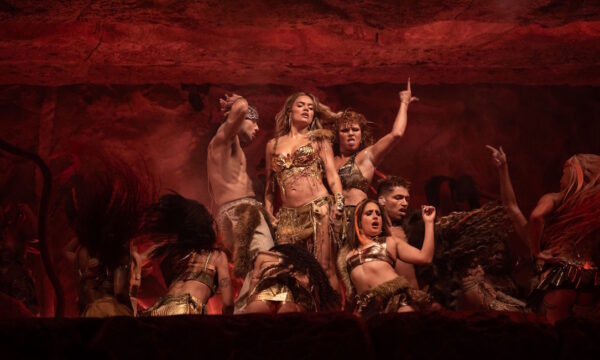 Το “Velvet” μανικιούρ της Karol G στο Coachella είναι η κορυφαία έμπνευση για το καλοκαίρι