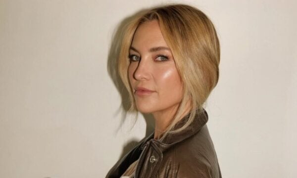 Η πλεξούδα της Kate Hudson είναι το πιο ανεπιτήδευτο χτένισμα της άνοιξης, τέλειο για το σαββατοκύριακο