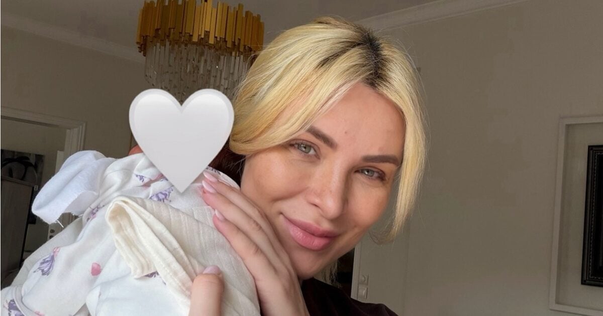 Κατερίνα Καινούργιου: Ανέβασε την πρώτη πλήρη φωτογραφία 20 μέρες μετά τη γέννηση της κόρης της