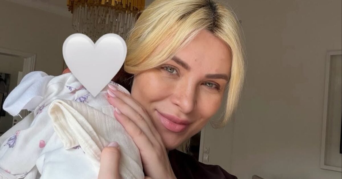 Η Κατερίνα Καινούργιου αντιδρά στα επικριτικά σχόλια για τις φωτογραφίες με μακιγιάζ από το μαιευτήριο