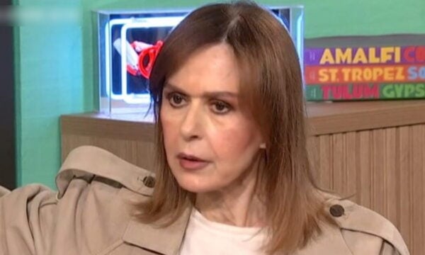 Η Κάτια Δανδουλάκη αποκαλύπτει για τη Μαρινέλλα: «Όταν ακούω τα τραγούδια της, τα σταματώ – Με πληγώνει τόσο που το αποφεύγω»