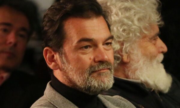 Κωνσταντίνος Καζάκος: «Πάντα σκεφτόμουν ότι δεν πρέπει να κάνω λάθος και να εκθέσω τους γονείς μου»