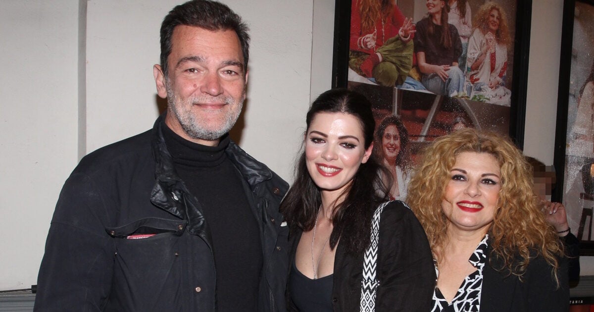 Τάνια Τρύπη και Τζένη Καζάκου: Μητέρα και κόρη στην επίσημη πρεμιέρα – Μαζί τους ο Κωνσταντίνος Καζάκος