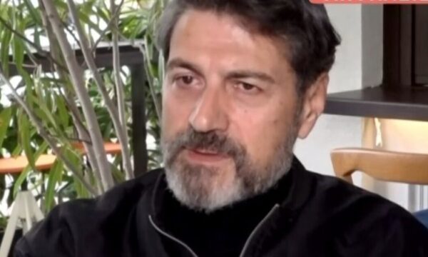 Κώστας Φαλελάκης: «Αναγνωρίζομαι περισσότερο ως ΛΟΑΤΚΙ άτομο παρά ως ηθοποιός – Το αποδέχομαι και με χαροποιεί»