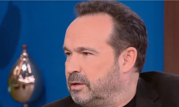 Κώστας Μακεδόνας: «Πιλότος στις Κυπριακές Αερογραμμές – Χρησιμοποιώ το πραγματικό μου όνομα, όχι το καλλιτεχνικό»