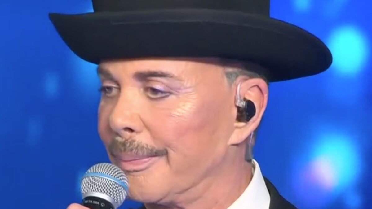 Λάκης Γαβαλάς: Συγκινημένος στο live του J2US – «Σήμερα έχασα έναν άνθρωπο που αγαπούσα βαθιά»