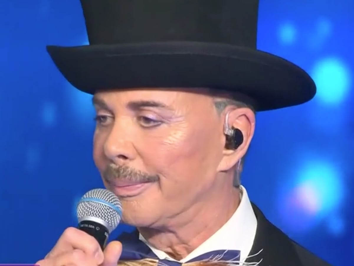 Λάκης Γαβαλάς: Συγκινημένος στο live του J2US – «Σήμερα έχασα έναν άνθρωπο που αγαπούσα βαθιά»