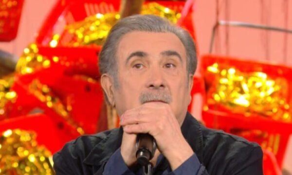 Λάκης Λαζόπουλος: Συγκλονισμένος στο αποχαιρετισμό του στη Μαρινέλλα – «Η γυναίκα της ζωής μας»