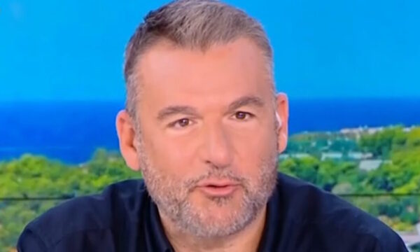 Γιώργος Λιάγκας: «Γιατί παραπλανήσατε το κοινό ότι εξαντλήθηκαν τα εισιτήρια της συναυλίας της Άννας Βίσση σε δύο ώρες;»