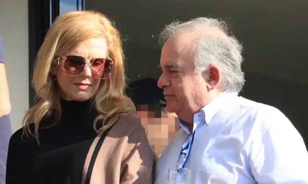 Έμυ Λιβανίου: Στο στάδιο με τον εφοπλιστή αγαπημένο της, Πέτρο Παππά – Εικόνες