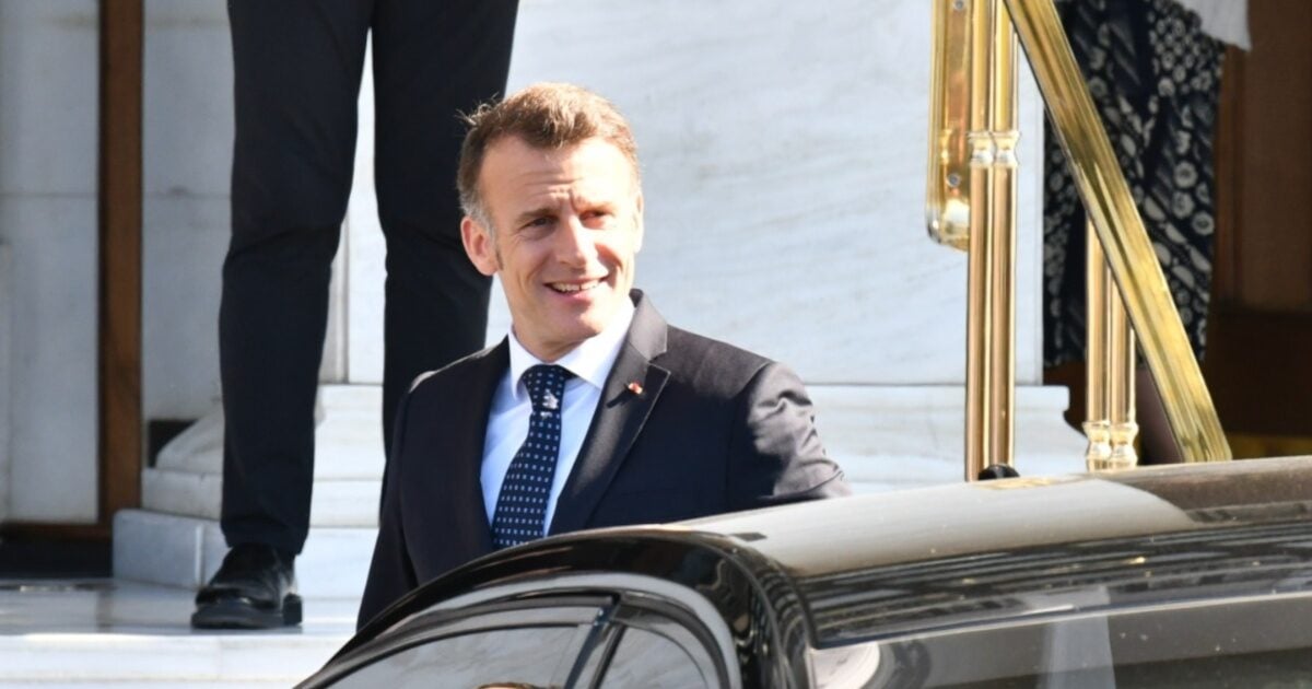Εμμανουέλ Μακρόν: Καρέ – καρέ η αποχώρησή του από την Αθήνα για τη συνάντηση με τον Κωνσταντίνο Μητσοτάκη στη φρεγάτα «Κίμων»
