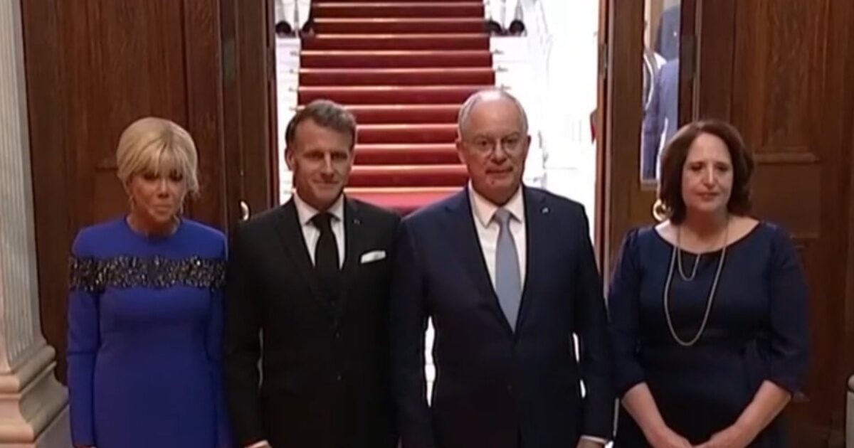 Εμανουέλ και Μπριζίτ Μακρόν: Η λαμπερή παρουσία στο Προεδρικό Μέγαρο για το επίσημο δείπνο