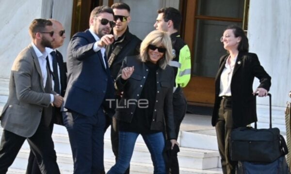Η Μπριζίτ Μακρόν στην Ελλάδα: Οι πρώτες εικόνες από το Σύνταγμα