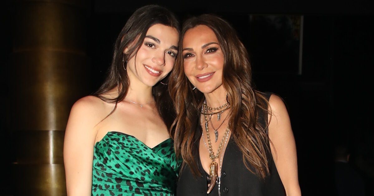 Δέσποινα Βανδή: Με την κόρη της στο φινάλε Ρέμου – Μάστορα! Η Μελίνα Νικολαΐδη φόρεσε το φόρεμα της μητέρας της 16 χρόνια μετά