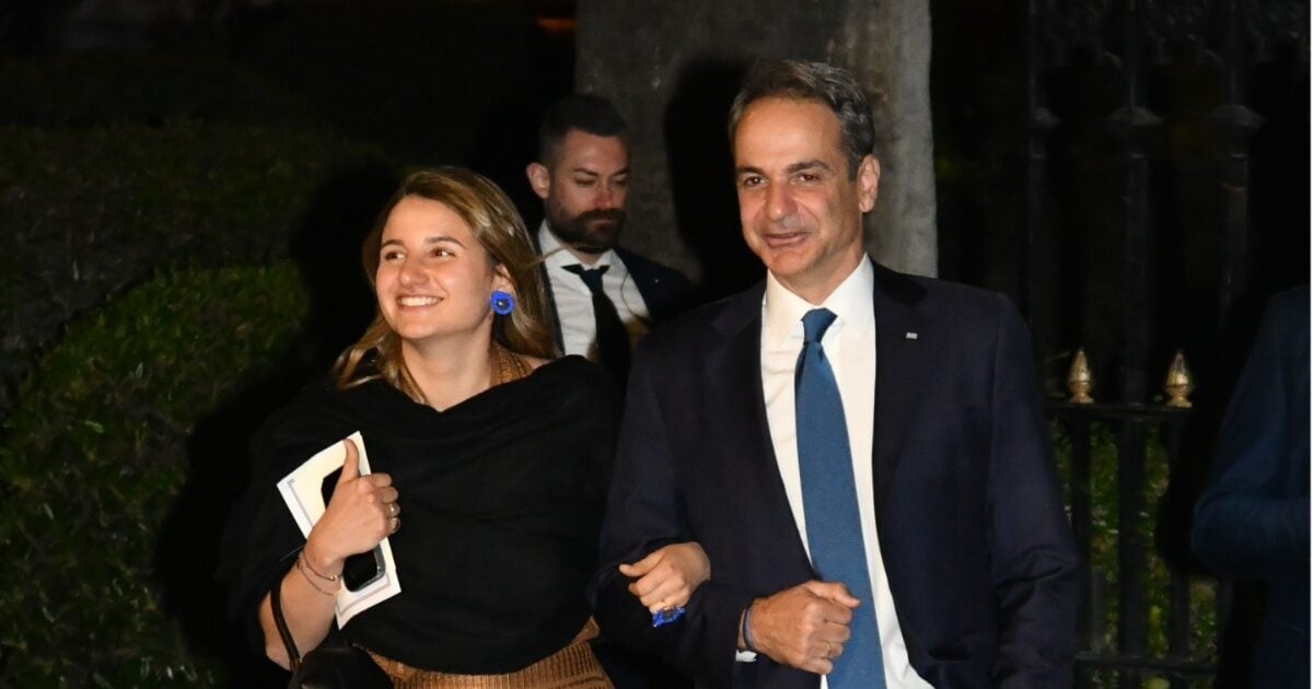 Κυριάκος Μητσοτάκης: Συνοδευόμενος από την κόρη του Δάφνη στο δείπνο με τον Εμανουέλ Μακρόν στο Προεδρικό Μέγαρο χθες βράδυ