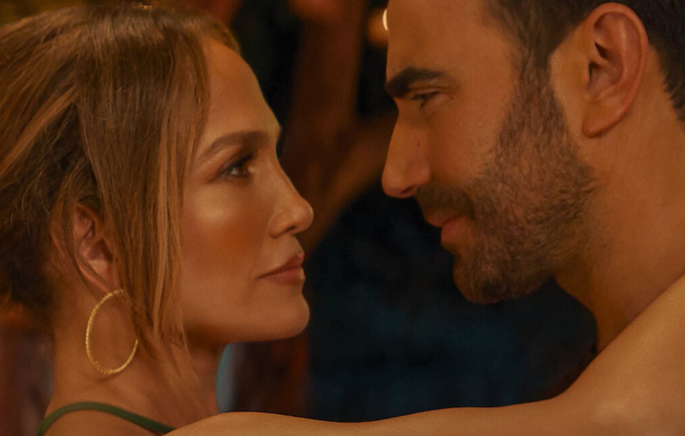 Office Romance: Η ρομαντική κομεντί του Netflix που έχει γίνει θέμα συζήτησης – Με πρωταγωνίστρια την Τζένιφερ Λόπεζ