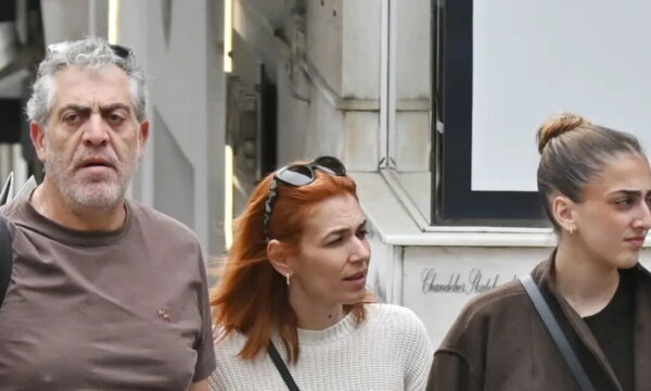 Κούλλης Νικολάου: Περίπατος με την Κλαίρη και την κόρη τους, Ελένη – Εικόνες