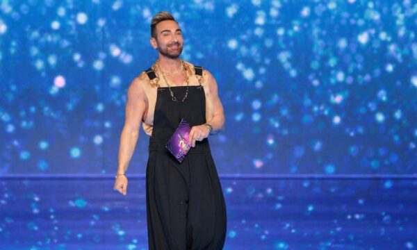 Νίκος Κοκλώνης με Balmain στο J2US: Το workwear μετατρέπεται σε υψηλή μόδα