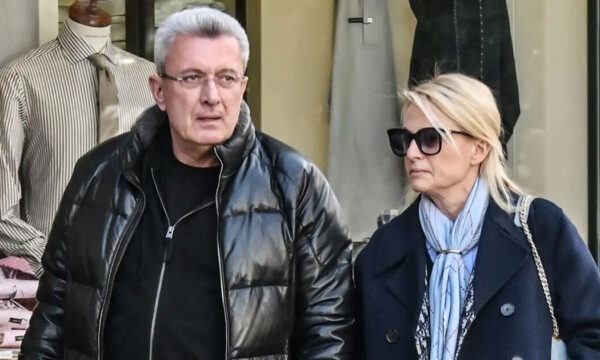 Νίκος Χατζηνικολάου: Αποκλειστική έξοδος στο κέντρο της Αθήνας με τη σύζυγό του, Κρίστη Τσολακάκη – Εικόνες