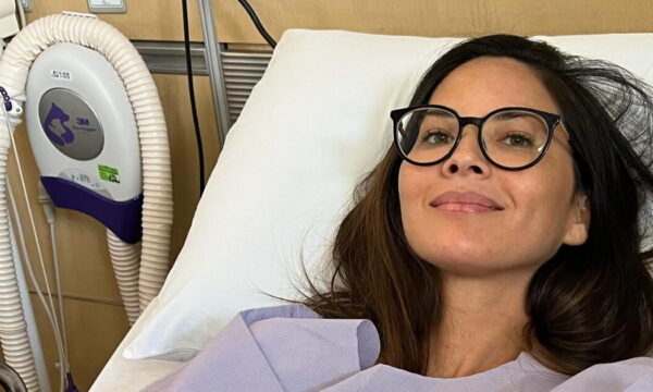 Η Ολίβια Μαν εξομολογείται πώς ανέκτησε την αυτοπεποίθησή της μετά τον καρκίνο