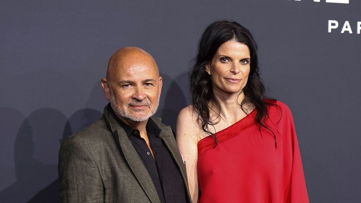 Αθηνά Ωνάση: Ασύνηθιστη παρουσία στη Βαρκελώνη με ολοκόκκινο σύνολο