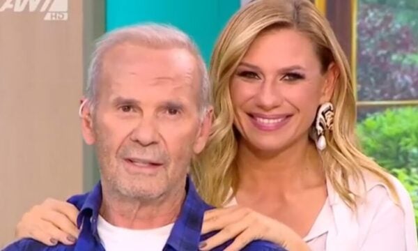 Πέτρος Κωστόπουλος: Η συγκίνηση στον αέρα του «Σαββατοκύριακο παρέα» όταν είδε το πατρικό του – «Έφυγα από εκεί στα 16»