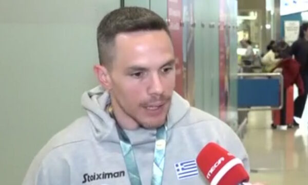 Λευτέρης Πετρούνιας: «Ένιωσα συγκίνηση βλέποντας τα παιδιά μου να χειροκροτούν την προσπάθειά μου»
