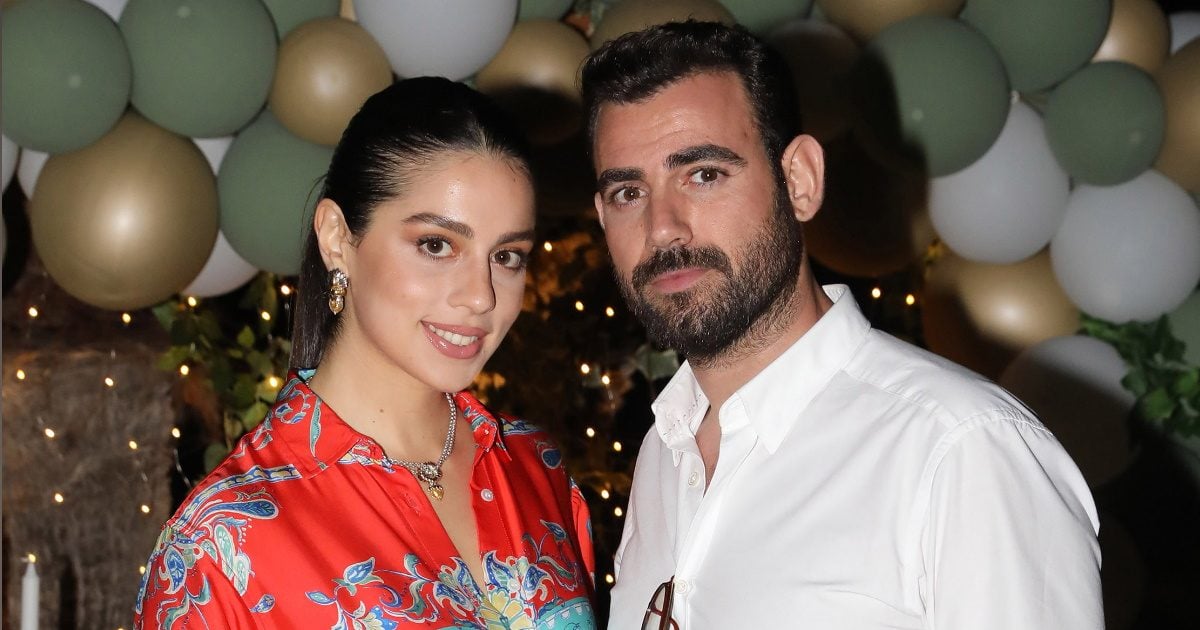 Νίκος Πολυδερόπουλος: Φωτογραφίζεται στο κρεβάτι με τον 2 μηνών γιο του – Εικόνα