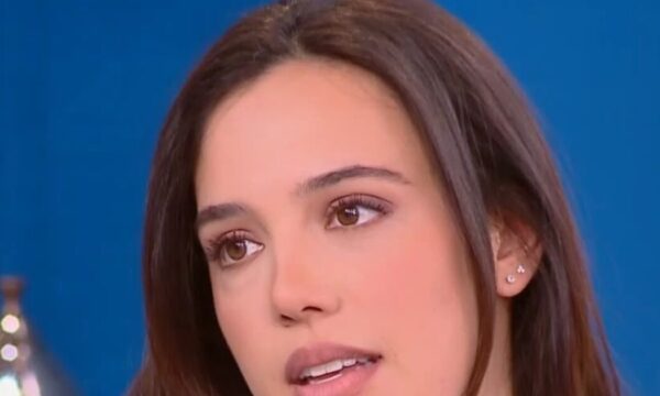 Σάντυ Χατζηιωάννου: «Η γιαγιά μου έπασχε από άνοια αλλά με αναγνώριζε» – Η εξομολόγηση για τη σχέση της με τον Μιχαήλ Ταμπακάκη