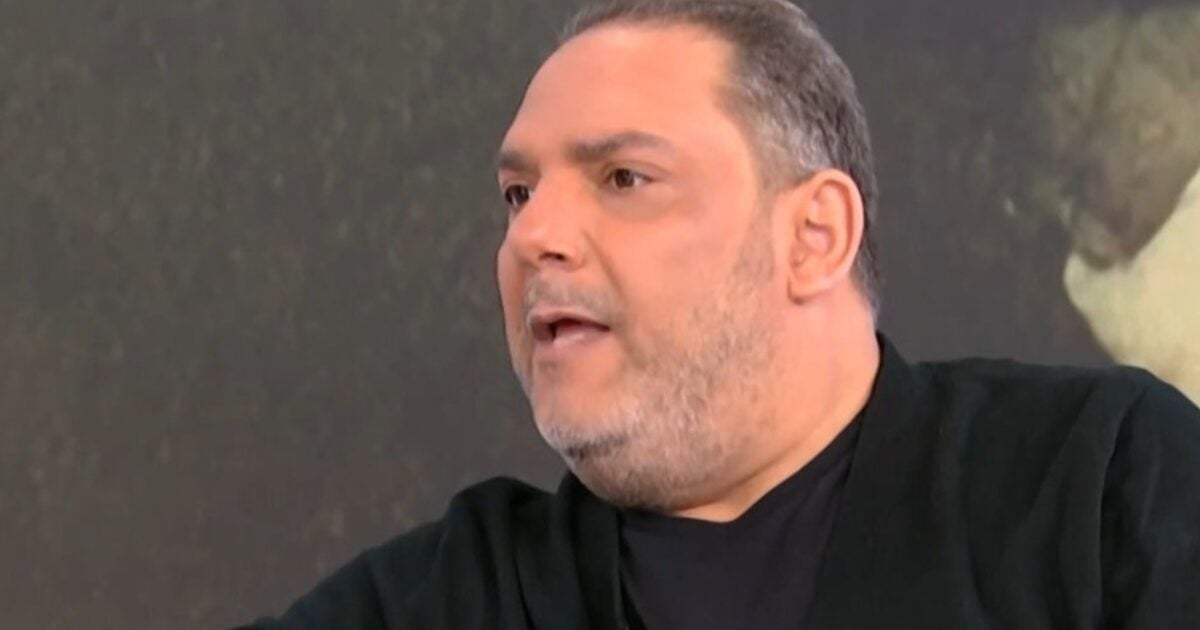 Στέλιος Διονυσίου: Η παρθενική εμφάνιση με τον πατέρα του – «Με σήκωσαν όλοι οι εργαζόμενοι για να ανέβω στη σκηνή»