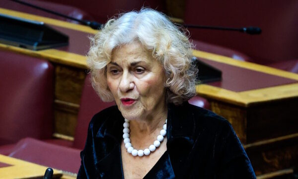 Θεανώ Φωτίου: Πότε και που θα τελεστεί η πολιτική κηδεία του γιου της