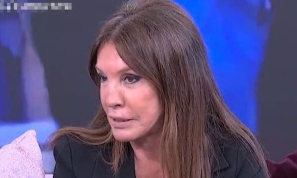 Βάνα Μπάρμπα: «Έκανα το λάθος να εκθέσω την κόρη μου σε νεαρή ηλικία»