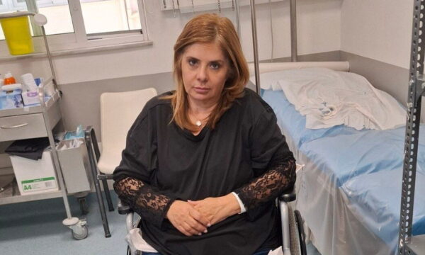 Βάσια Παναγοπούλου: Ατύχημα για την ηθοποιό στην Κωνσταντινούπολη – Οι κρίσιμες στιγμές πριν φτάσει στο ΚΑΤ