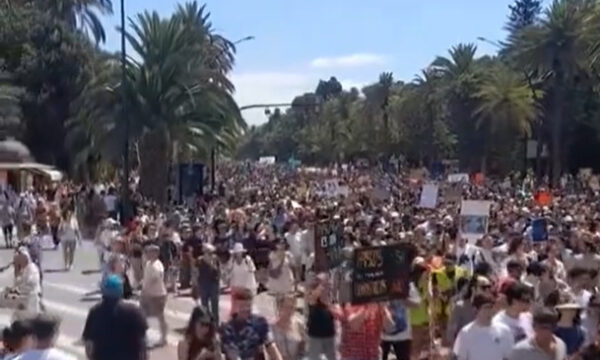 Πώς να προστατεύσουμε τις ευρωπαϊκές πόλεις από τα «κύματα τουριστών»;
