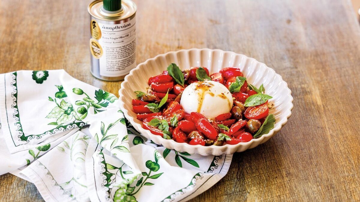 Σαλάτα με φρέσκια burrata
