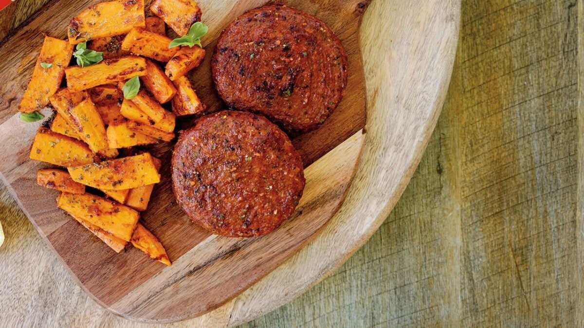 Φουρνιστά vegan μπιφτέκια με καρότα και γλυκοπατάτες