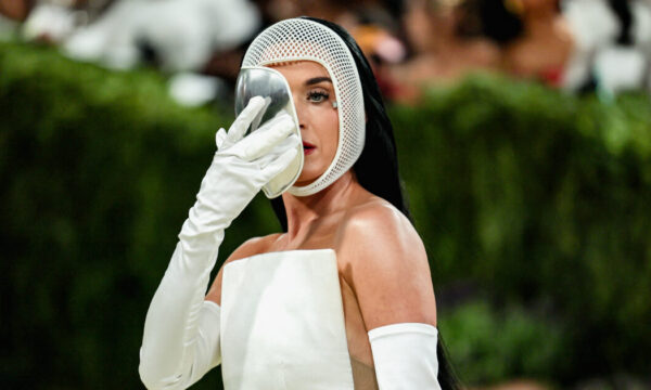 Katy Perry στο Met Gala 2026: Η μάσκα που «αναστάτωσε» το διαδίκτυο και το πιο εμβληματικό comeback της χρονιάς