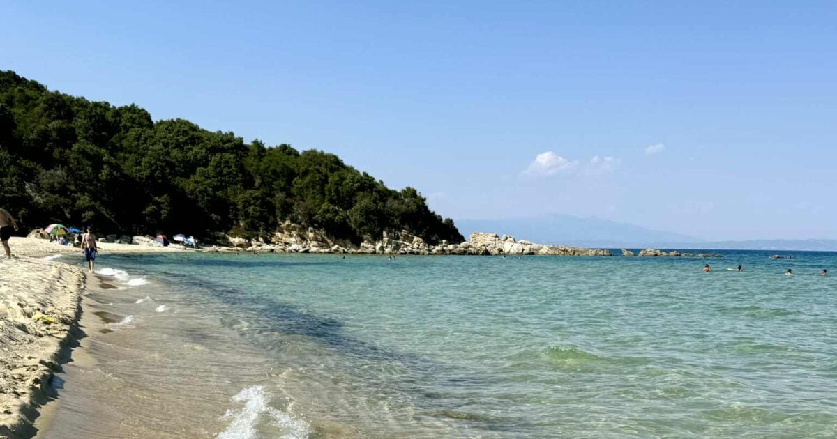 “4+1 κοντινές ακτές από τη Θεσσαλονίκη για την πρώτη καλοκαιρινή βουτιά”
