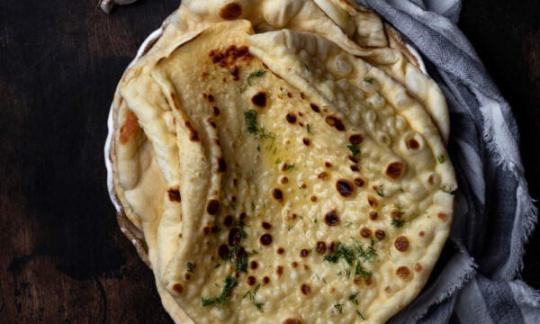 Naan με χειροποίητο βούτυρο από κρέμα γάλακτος