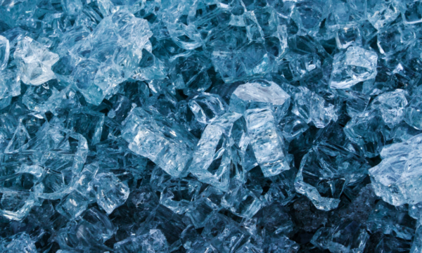Ice bath ή skincare routine; Η πρωινή συνήθεια που θα αναζωογονήσει την επιδερμίδα σας τον Μάιο