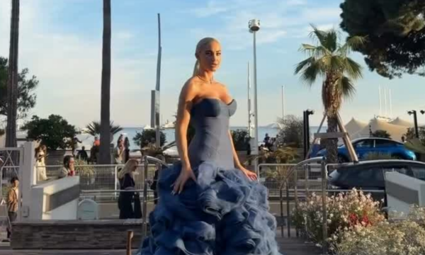Ιωάννα Τούνη στις Κάννες: Το μπλε couture φόρεμα που απαιτούσε… ξεχωριστή βαλίτσα!