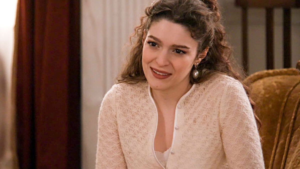 «Grand Hotel»: Η Αλίκη ανησυχεί που δεν έχει νέα από τον Πέτρο, αγνοώντας ότι το γράμμα της δεν έφτασε σε αυτόν
