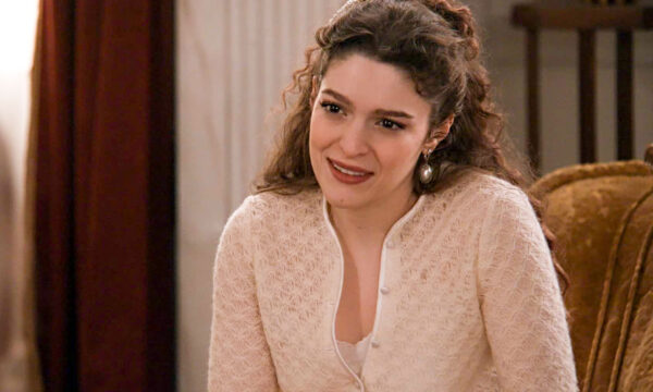 «Grand Hotel»: Η Αλίκη ανησυχεί που δεν έχει νέα από τον Πέτρο, αγνοώντας ότι το γράμμα της δεν έφτασε σε αυτόν