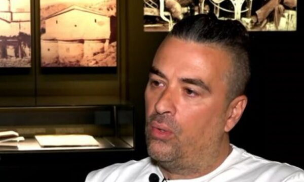 Γιάννης Αϊβάζης: «Όταν γεννήθηκε η κόρη μου, δημοσιογράφος μεταμφιεσμένος σε γιατρό μπήκε στο νοσοκομείο»
